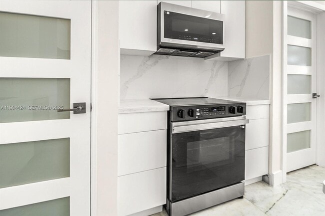 Building Photo - 513 Leslie Dr