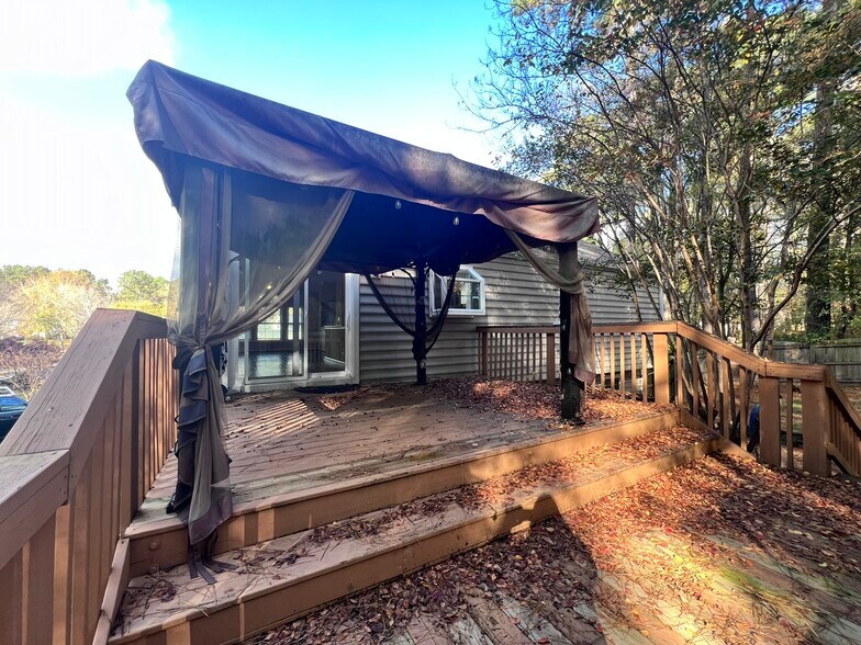 Building Photo - 109 Carmel Woods Ct