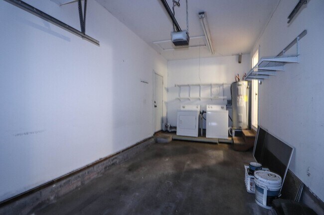 Building Photo - Cozy Bungalow in Brookside area, close to shopping for grocery, coffee shops, restaurants and muc...