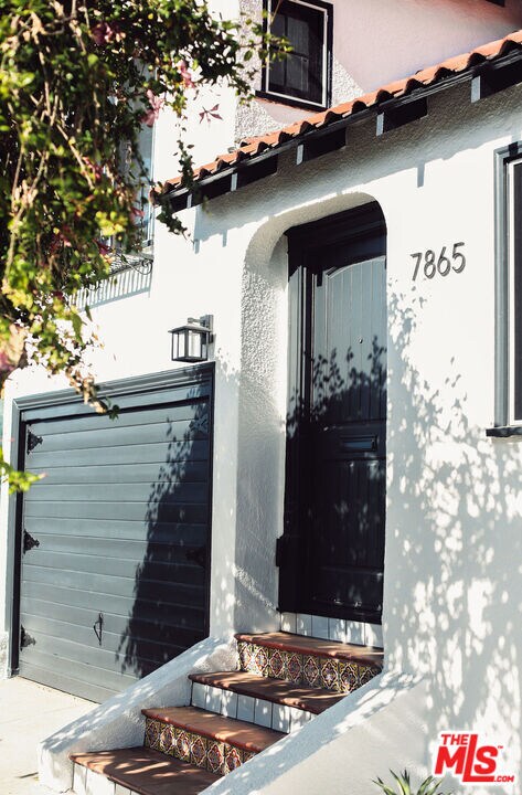 Building Photo - 7865 Willoughby Ave