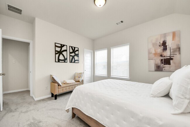 Building Photo - 14967 Eagle Feather Dr