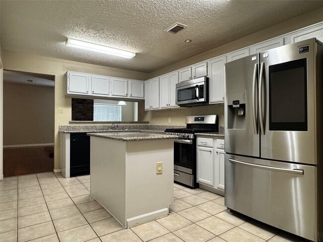 Building Photo - 11 Cottage Grove Pl