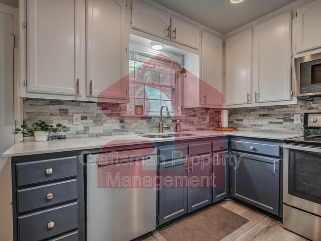 Building Photo - 2024 NW 45th St