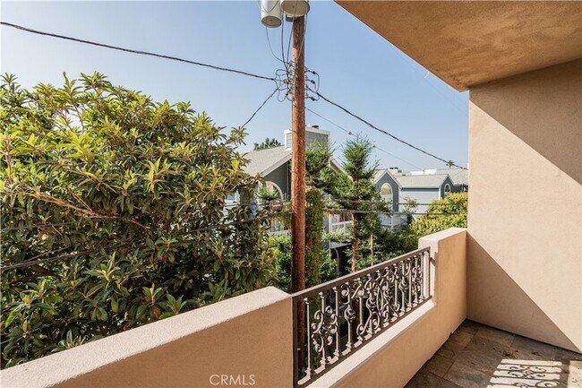 Building Photo - 1835 S Barrington Ave