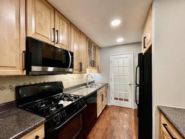 Building Photo - 444 N Wilke Rd