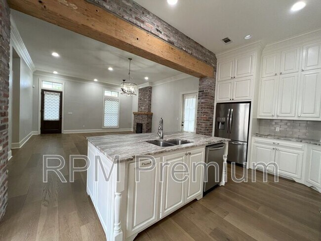 Building Photo - 10722 Turning Leaf Dr