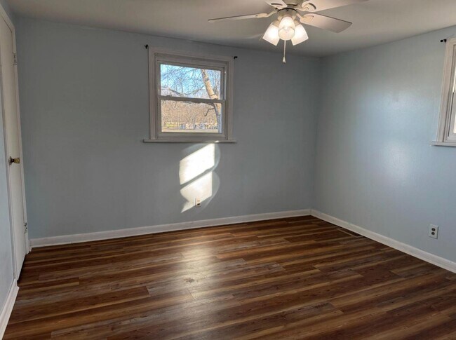 Building Photo - 2516 Hinson Rd