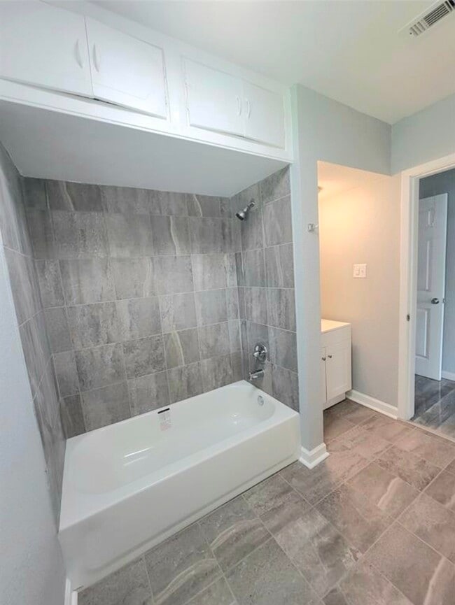 Building Photo - 701 18th Ave N