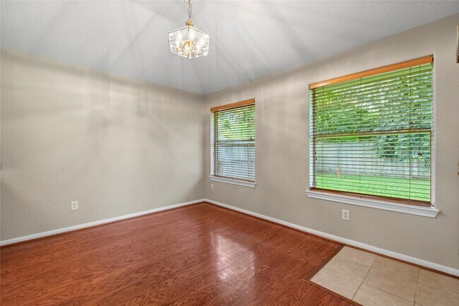 Building Photo - 805 Courtland View