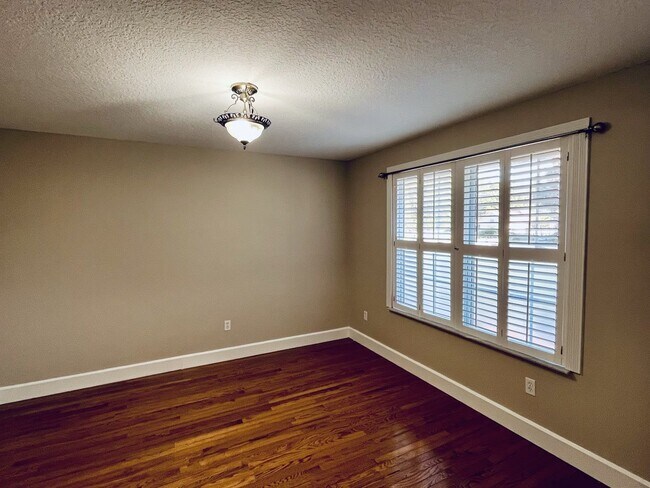 Building Photo - 273 Hollywood Forest Dr