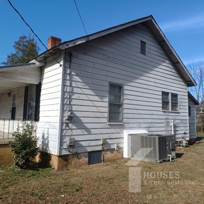 Building Photo - 18 21st St