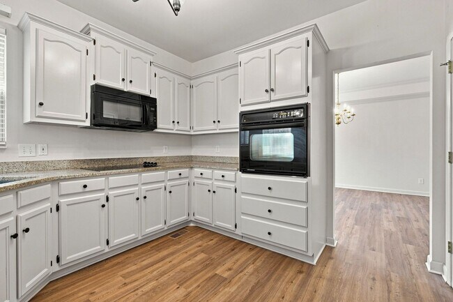 Building Photo - 605 Brelan Ct