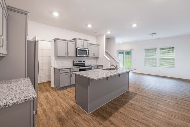 Building Photo - 3 br townhome Walking Distance to Downtown Albemarle! Ready now!