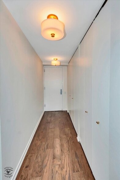 Building Photo - 200 E Delaware Pl