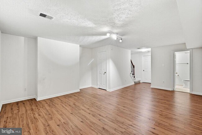 Building Photo - 541 Colecroft Ct