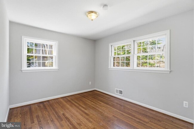 Building Photo - 9116 Hamilton Dr