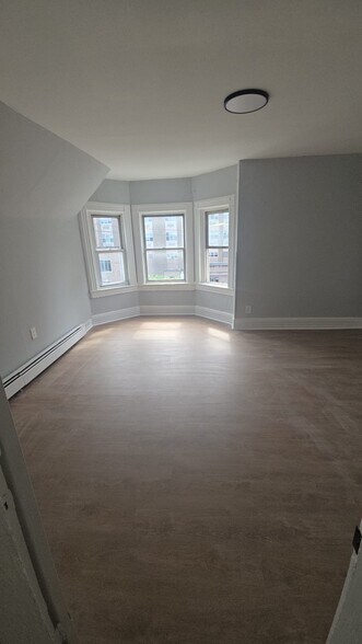 Building Photo - 65 Hudson St