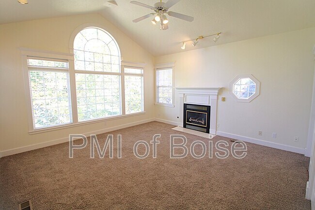 Building Photo - 85 S Linder Rd