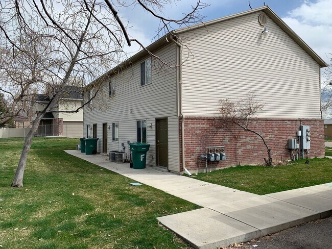 Building Photo - 1728 N 1500 W