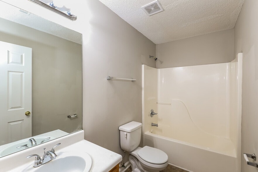 Building Photo - 1921 Boatswain Dr