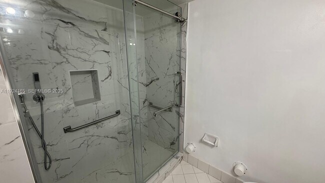 Building Photo - 1251 SE 28th Ct