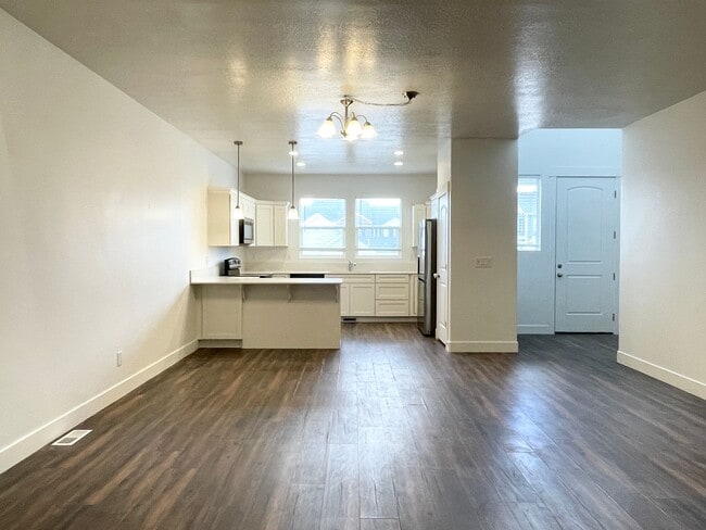 Building Photo - Beautiful Poolside Townhome at The Exchange!