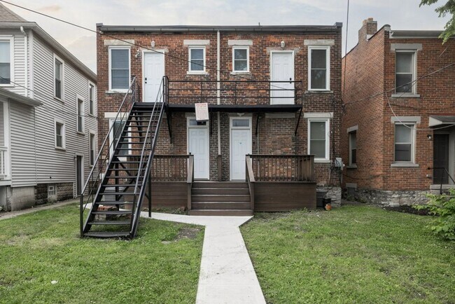 Building Photo - 162-164 E 11th Ave