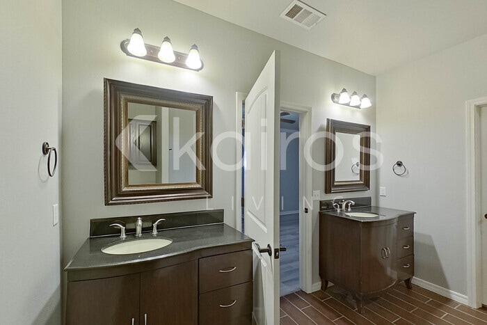 Building Photo - 7110 Mosley St