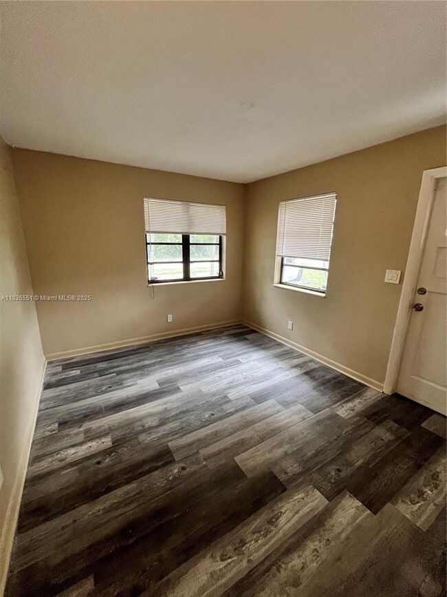 Building Photo - $3,000MONTHLY;1608 S 19TH AVE #HOUSE HOLLY...