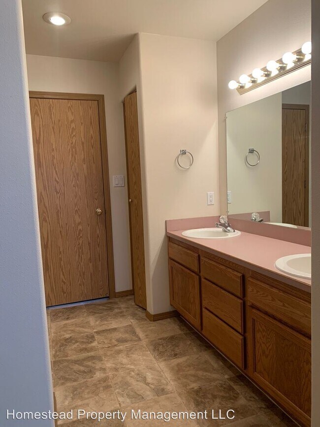 Building Photo - 286-294 Stadium Dr N