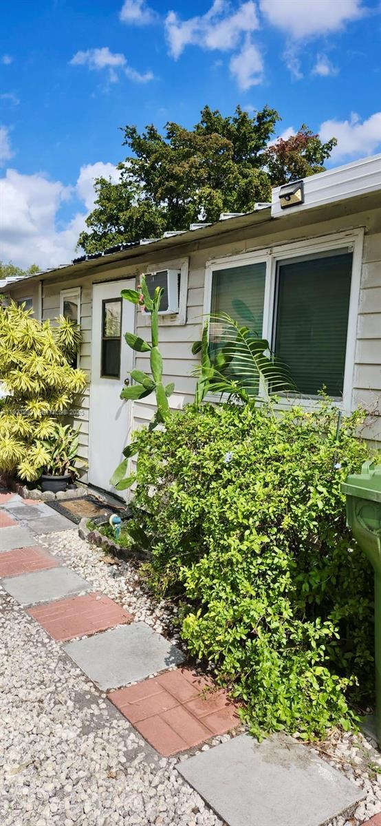 Building Photo - 14 Cedar St