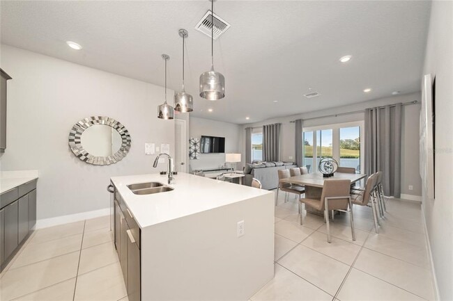 Building Photo - 7740 Sandy Ridge Dr
