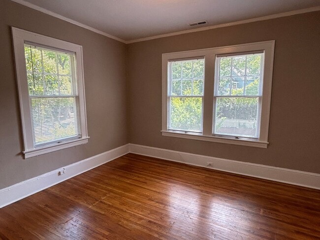 Building Photo - Adorable One Bedroom Apartment in Dilworth!