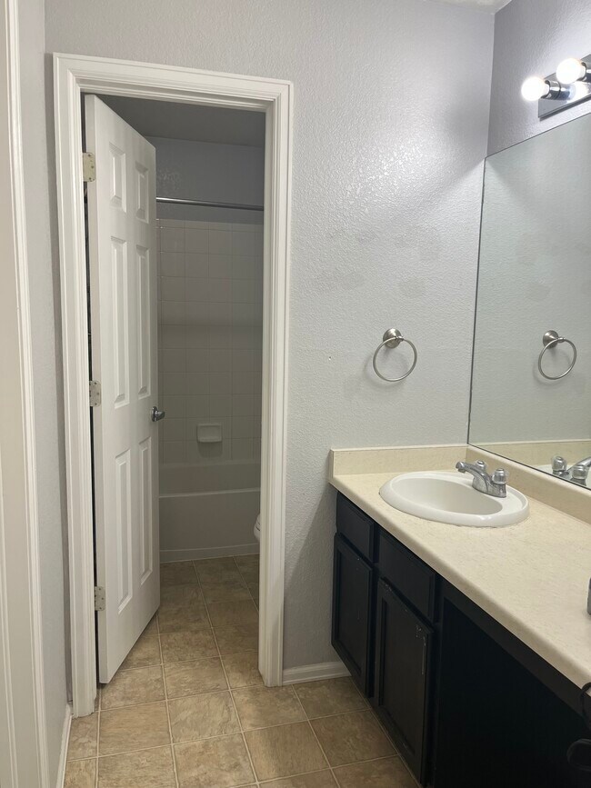 Building Photo - 9815 Eagle Creek Cir