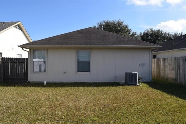 Building Photo - 24315 Hard Wood Dr