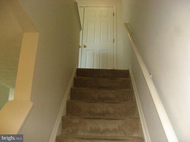 Building Photo - 136 Equestrian Dr