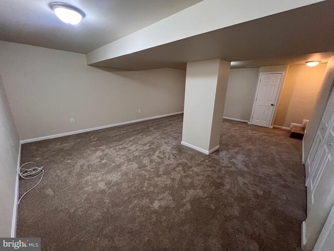 Building Photo - 13 Dinsdale Ct