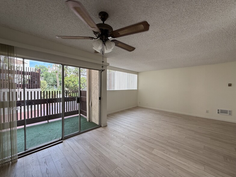 Building Photo - 5900 Canterbury Dr