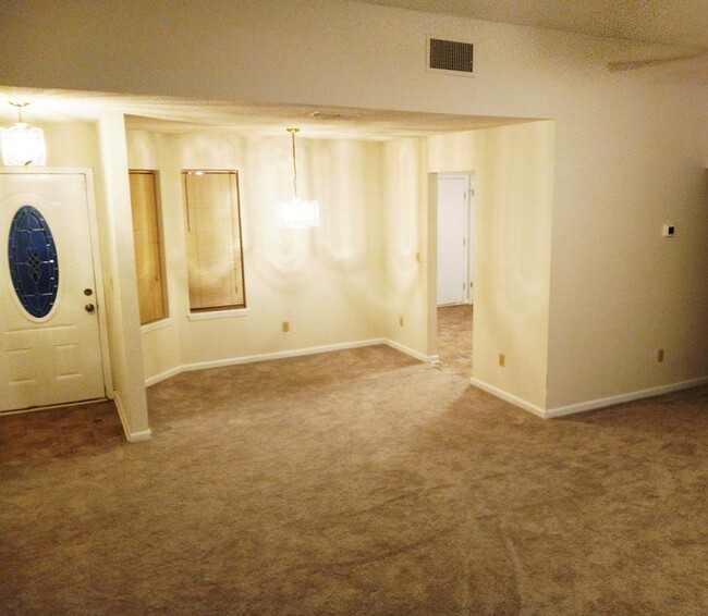 Building Photo - 6984 Huntington Woods Cir E