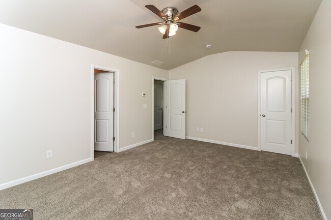 Building Photo - 404 Scenic View Ct