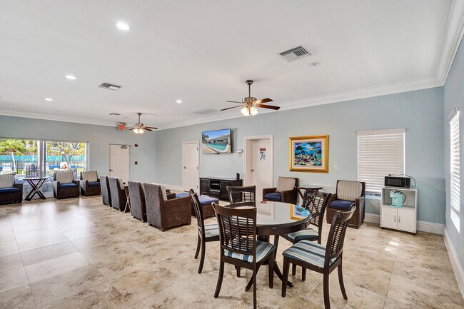 Building Photo - 6289 Bay Club Dr