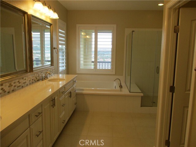 Building Photo - 12 Farra St