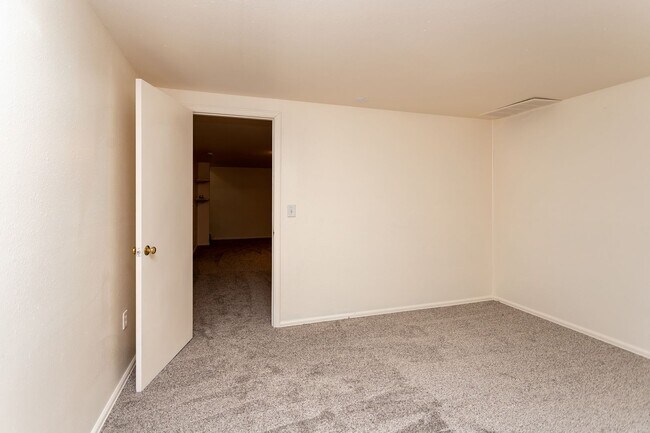 Building Photo - Stunning Ranch Style Home in East Colorado Springs!