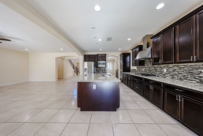 Building Photo - Stunning home located in the heart of Chandler, AZ!