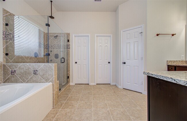 Building Photo - 28666 Pleasant Forest Dr