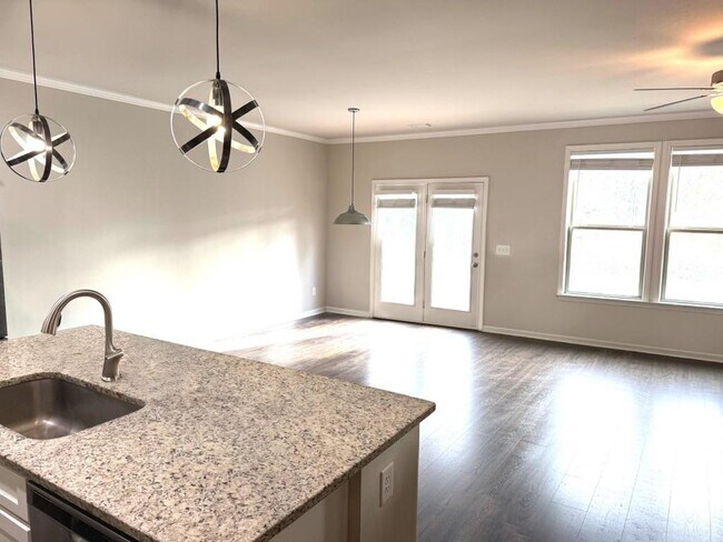 Building Photo - 113 Candler Park Dr