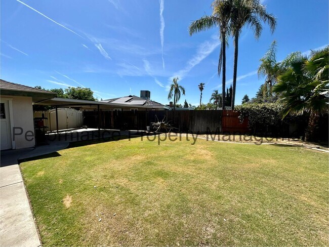 Building Photo - Cozy 3 Bed/2 Bath Home in SW Bakersfield w/ RBP & Security Deposit Alternative Option