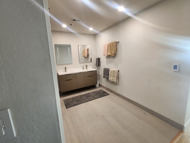 Building Photo - 210 Palmetto Ave