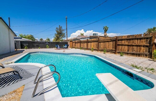 Building Photo - AMERICANA Property Mgmt - Fully furnished ...