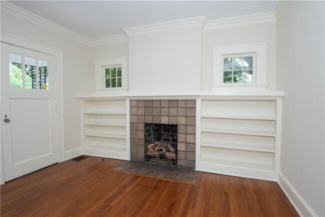 Building Photo - 5450 E Mountain St